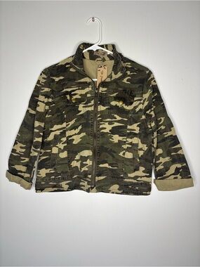 NWT The Hanger Camo Crop Jacket. Small